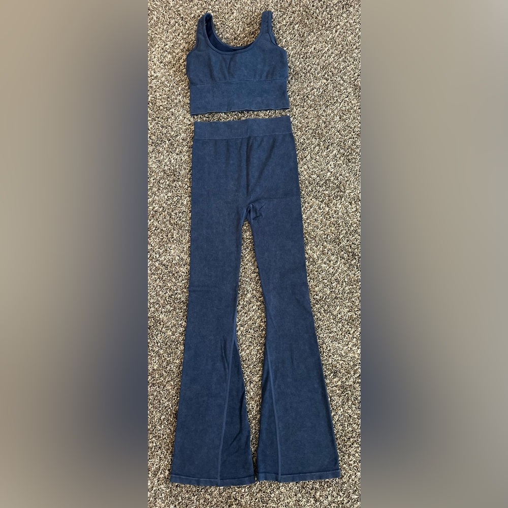 Navy Blue Scoop Cropped Tank and Flare Leggings Set, 2-Piece size SMALL - Picture 6 of 11